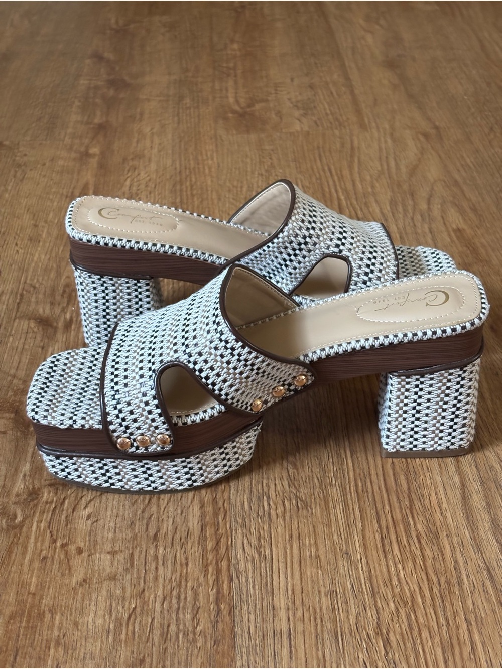 NWOT Comfort EST 1946 Block Heels